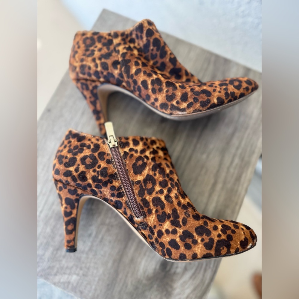 FINAL SALE:  
VINCE CAMUTO Women’s Brown Leopard Ankle Booties | Size 7M or 37
